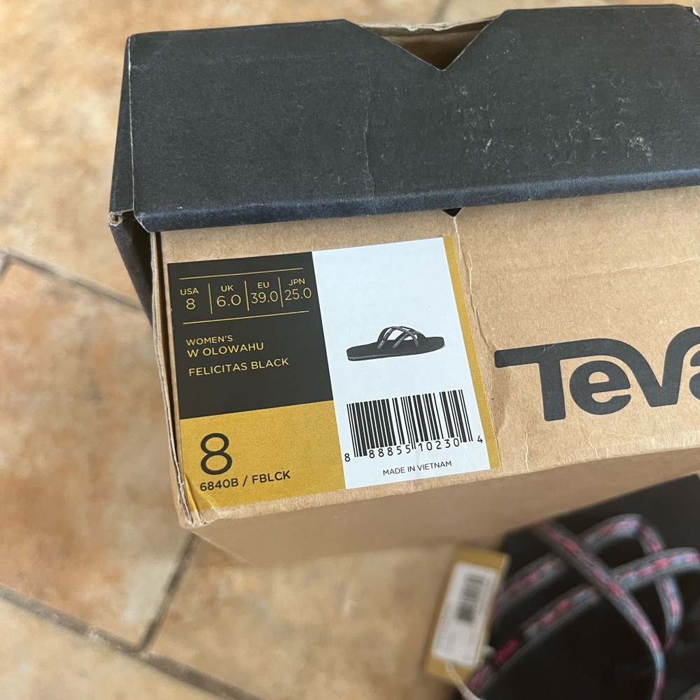 NWT Teva Olowahu Sandals Womens size 8 felicitas black NIB - Picture 5 of 5